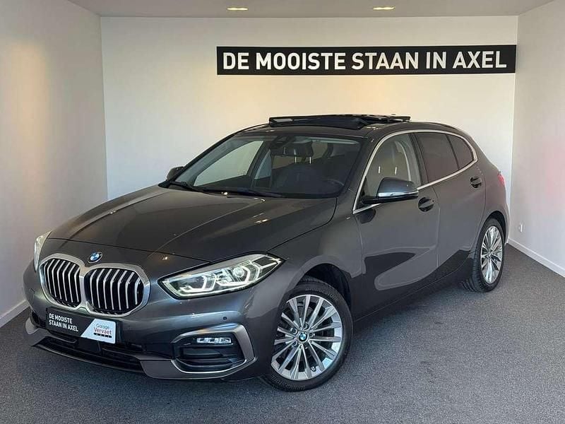 Grijs Gebruikt 2021 BMW 118 Executive Hatchback | € 19.950 (Super prijs) - Afbeelding 1/3
