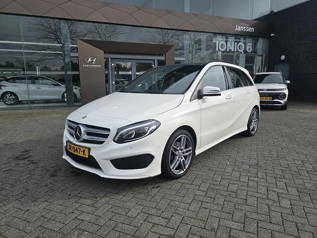 Wit Gebruikt 2016 Mercedes B180 AMG line MPV | € 14.950 (Goede deal) - Afbeelding 1/4