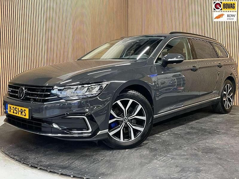 Grijs Occasion 2020 VW Passat Business Stationwagen | € 20.695 (Super prijs) - Afbeelding 1/2