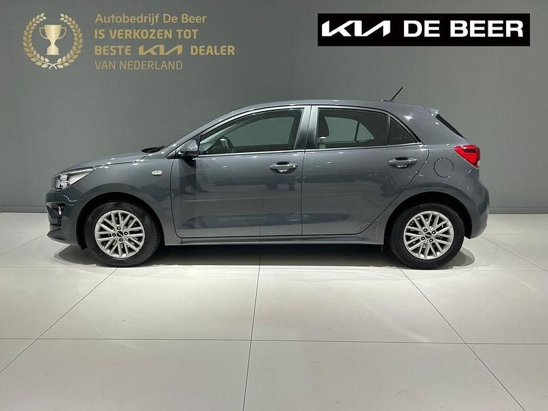 Grijs (metallic) Occasion 2022 Kia Rio Hatchback | € 16.995 (Eerlijke prijs) - Afbeelding 1/4