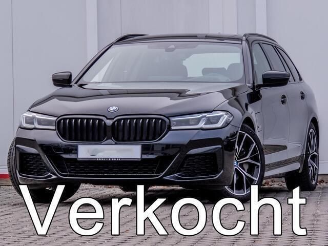 Zwart Gebruikt 2024 BMW 530e M Sport Stationwagen | € 52.400 (Eerlijke prijs) - Afbeelding 1/4