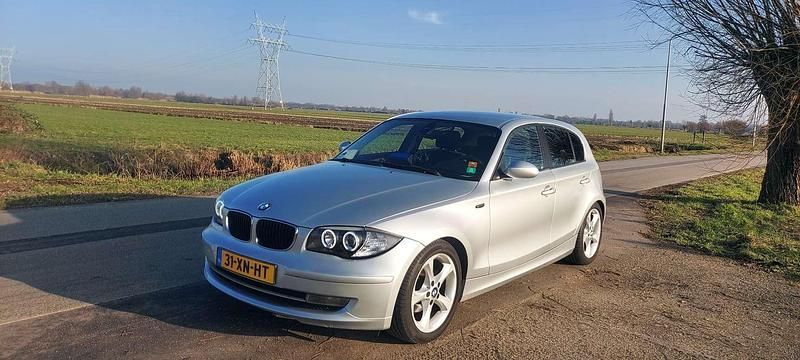 Zilver Occasion 2007 BMW 118 Hatchback | € 3.500 (Eerlijke prijs) - Afbeelding 1/4