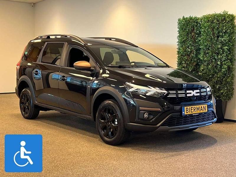 Zwart Nieuw 2025 Dacia Jogger MPV | € 46.950 - Afbeelding 1/3