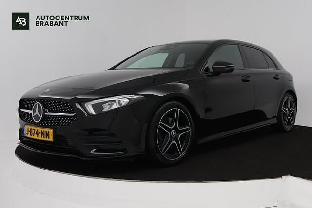 Zwart Gebruikt 2020 Mercedes A180 Business Hatchback | € 23.945 (Goede deal) - Afbeelding 1/4