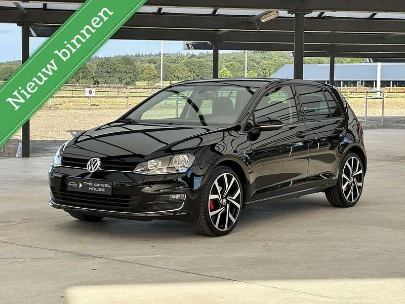 Zwart Gebruikt 2016 VW Golf VII LOUNGE Hatchback | € 8.750 (Eerlijke prijs) - Afbeelding 1/4