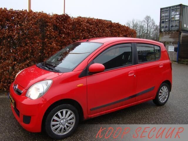 Rood Gebruikt 2008 Daihatsu Cuore Hatchback | € 1.999 (Eerlijke prijs) - Afbeelding 1/4