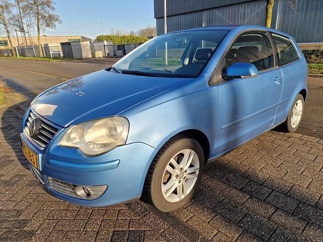 Blauw (metallic) Occasion 2006 VW Polo Hatchback | € 1.399 (Goede deal) - Afbeelding 1/4