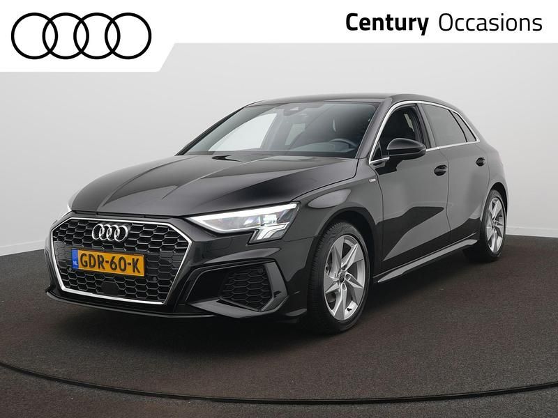 Zwart Gebruikt 2024 Audi A3 Sportback Basis Hatchback | € 33.900 (Eerlijke prijs) - Afbeelding 1/4