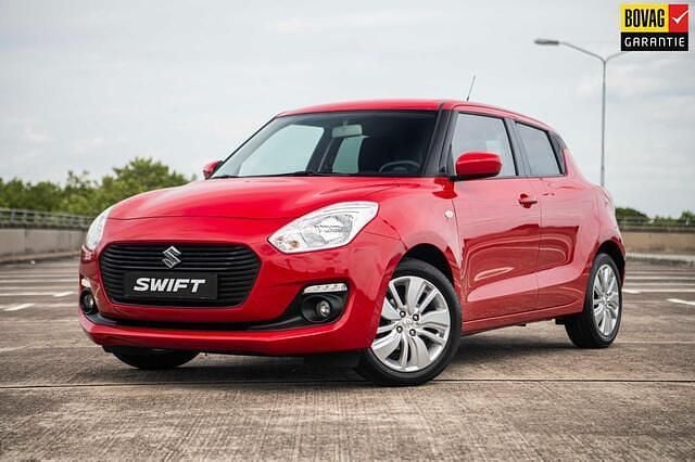Rood Gebruikt 2020 Suzuki Swift Hatchback | € 13.435 (Goede deal) - Afbeelding 1/4