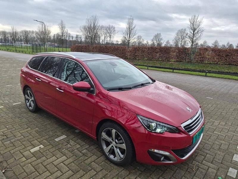 Rood Occasion 2015 Peugeot 308 Stationwagen | € 4.600 (Super prijs) - Afbeelding 1/4