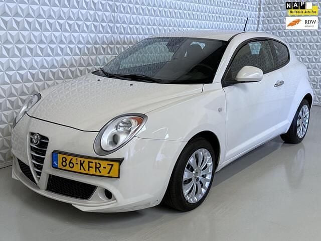 Wit Gebruikt 2009 Alfa Romeo MiTo Progression Hatchback | € 2.499 (Eerlijke prijs) - Afbeelding 1/4