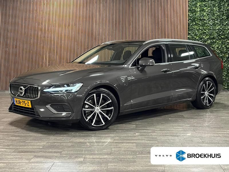 Grijs Occasion 2025 Volvo V60 Stationwagen | € 38.900 (Super prijs) - Afbeelding 1/4