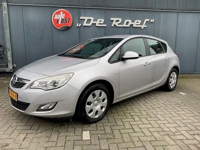Grijs Gebruikt 2010 Opel Astra Selection Hatchback | € 6.450 (Eerlijke prijs) - Afbeelding 1/4