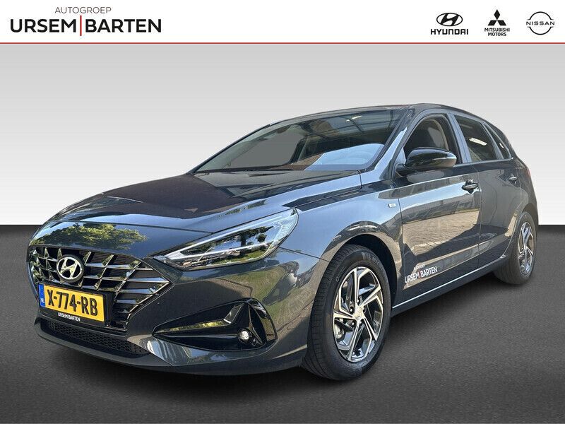 Grijs Gebruikt 2024 Hyundai i30 Comfort Hatchback | € 22.930 (Eerlijke prijs) - Afbeelding 1/4
