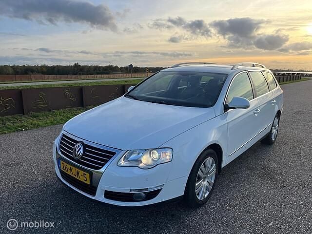 Wit Gebruikt 2009 VW Passat Highline Stationwagen | € 3.150 (Goede deal) - Afbeelding 1/4