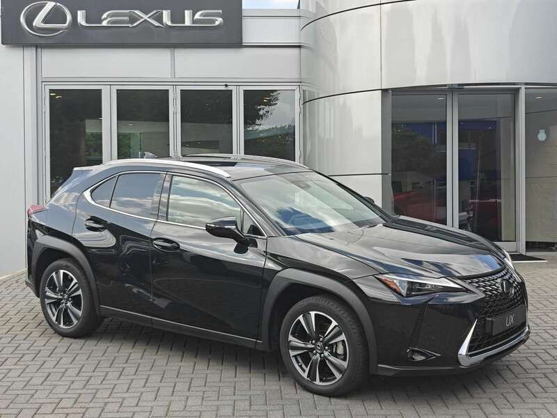 Zwart Gebruikt 2024 Lexus UX 250h Luxury Line SUV | € 39.440 (Eerlijke prijs) - Afbeelding 1/4