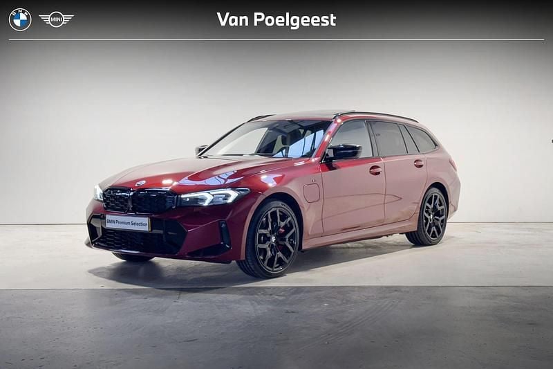 Rood Gebruikt 2024 BMW 330e M Sport Stationwagen | € 56.900 (Duur) - Afbeelding 1/4