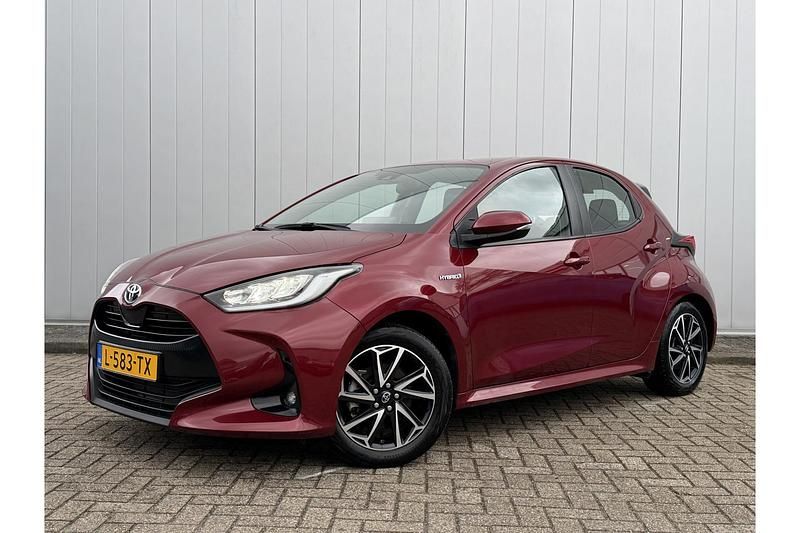 Occasion Toyota Yaris Hybrid 80 PK (58 kW) 2021 Rood Hatchback