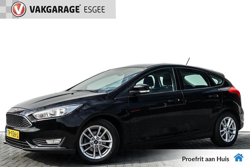 Zwart Gebruikt 2018 Ford Focus Hatchback | € 12.740 (Eerlijke prijs) - Afbeelding 1/4