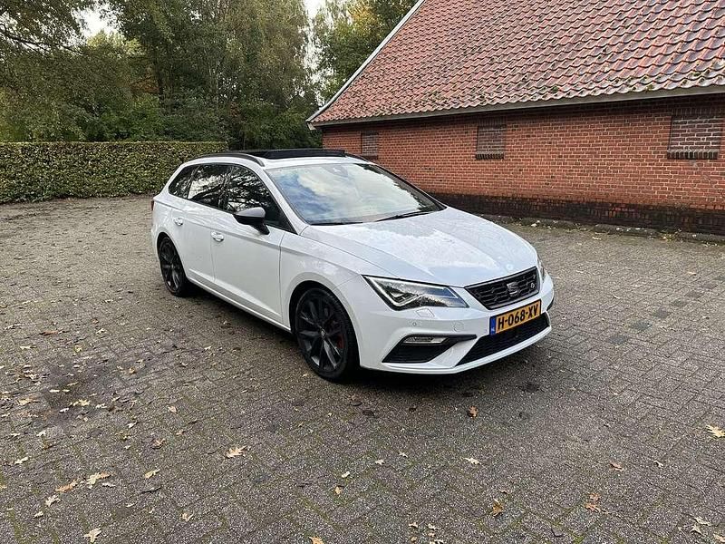 Wit Gebruikt 2020 Seat Leon FR Stationwagen | € 16.000 (Eerlijke prijs) - Afbeelding 1/4