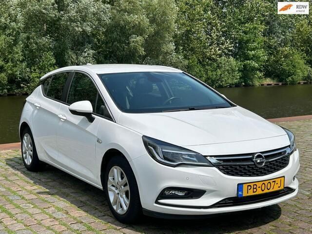 Wit Gebruikt 2017 Opel Astra Edition Hatchback | € 9.999 (Eerlijke prijs) - Afbeelding 1/4