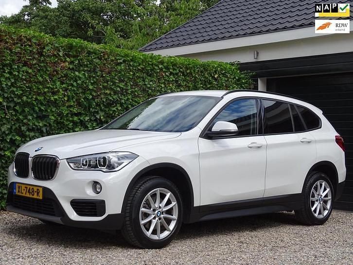 Wit Gebruikt 2019 BMW X1 Executive SUV | € 19.950 (Super prijs) - Afbeelding 1/4