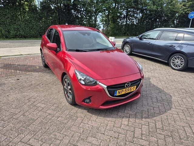 Rood Gebruikt 2017 Mazda 2 Hatchback | € 10.444 (Eerlijke prijs) - Afbeelding 1/4
