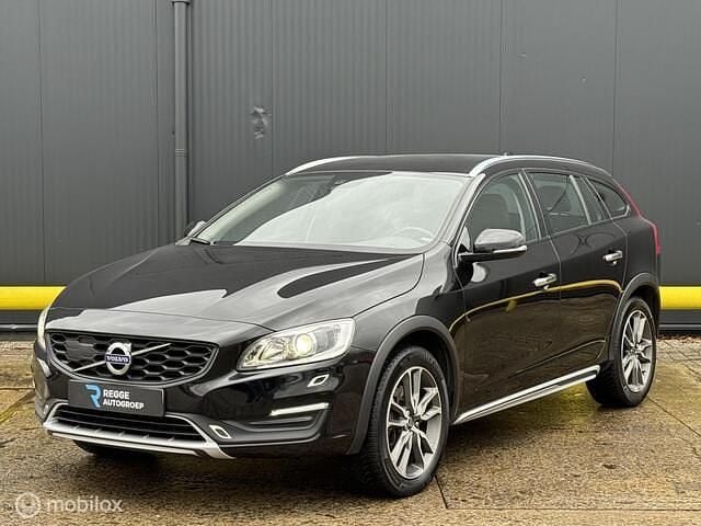 Occasion Volvo V60 CC Summum 150 PK (110 kW) 2017 Zwart Stationwagen