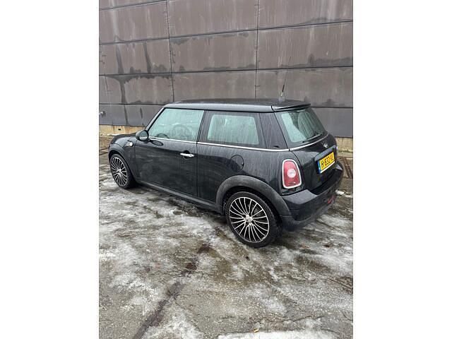 Zwart Occasion 2009 Mini ONE Hatchback | € 1.600 (Super prijs) - Afbeelding 1/4