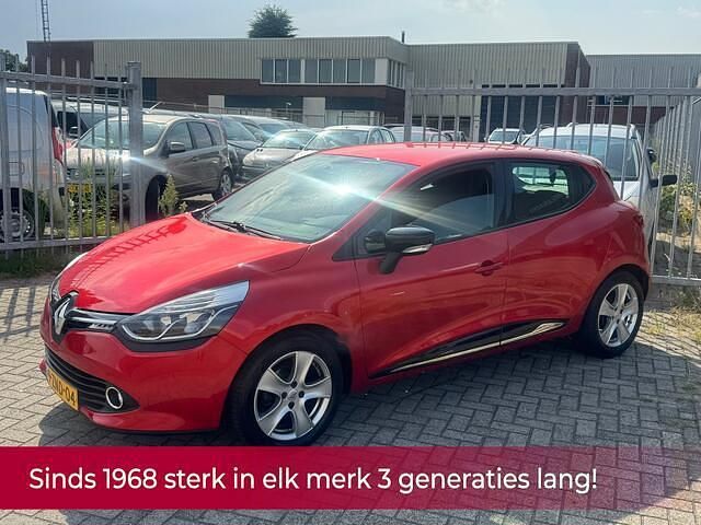 Rood Gebruikt 2015 Renault Clio IV Expression Hatchback | € 6.390 (Eerlijke prijs) - Afbeelding 1/4