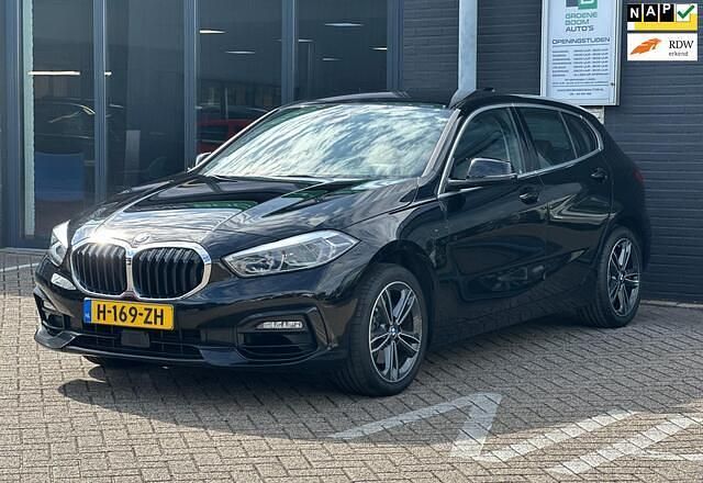 Zwart Gebruikt 2020 BMW 118 Executive Hatchback | € 17.499 (Goede deal) - Afbeelding 1/4