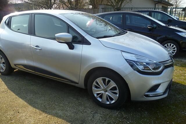 Occasion Renault Clio 90 PK (66 kW) 2017 Zilver SUV