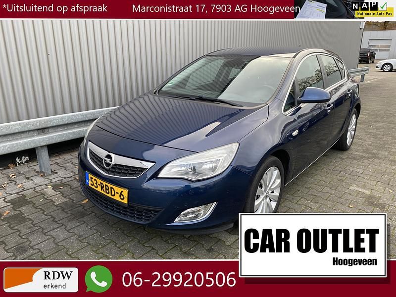 Blauw (metallic) Occasion 2011 Opel Astra Cosmo Hatchback | € 3.450 (Eerlijke prijs) - Afbeelding 1/4
