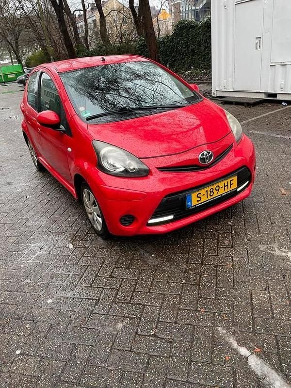 Gebruikt 2013 Toyota Aygo Hatchback | € 2.650 (Goede deal) - Afbeelding 1/4