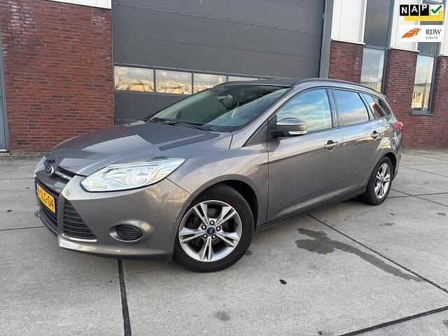 Bruin (metallic) Occasion 2013 Ford Focus Stationwagen | € 2.750 (Super prijs) - Afbeelding 1/4