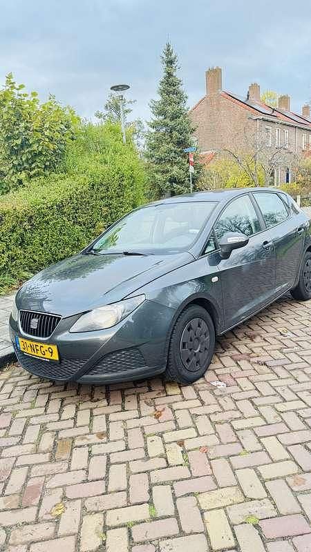 Grijs Gebruikt 2010 Seat Ibiza MPV | € 5.000 (Iets duurder) - Afbeelding 1/4