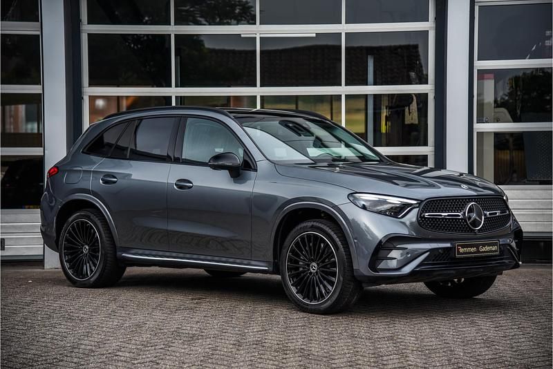 Grijs Gebruikt 2023 Mercedes GLC400d AMG line SUV | € 74.850 (Eerlijke prijs) - Afbeelding 1/4