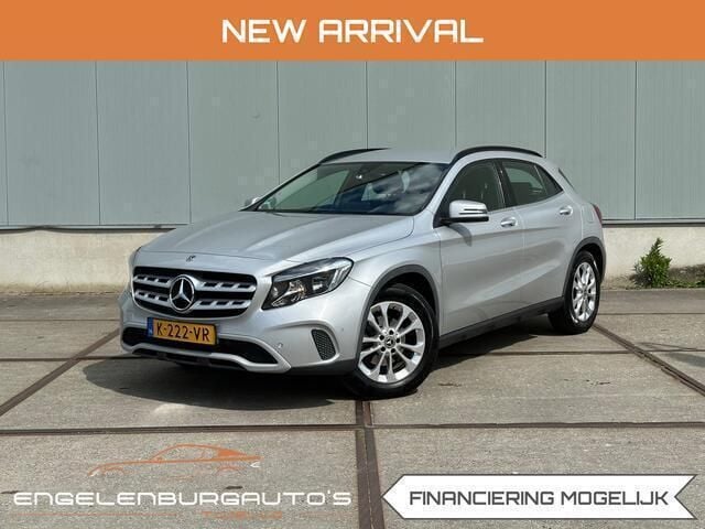 Grijs Gebruikt 2018 Mercedes GLA200 Premium SUV | € 15.950 (Super prijs) - Afbeelding 1/4