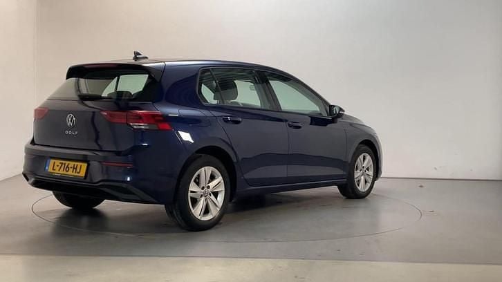 Occasion VW Golf VIII Life 131 PK (96 kW) 2021 Blauw Hatchback
