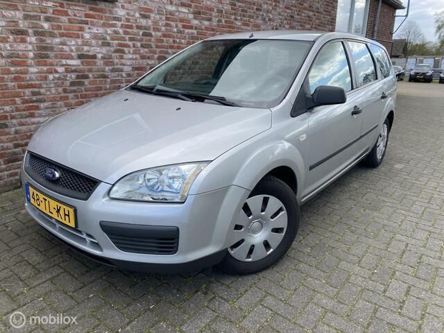 Grijs Gebruikt 2006 Ford Focus Trend Stationwagen | € 1.850 (Eerlijke prijs) - Afbeelding 1/4