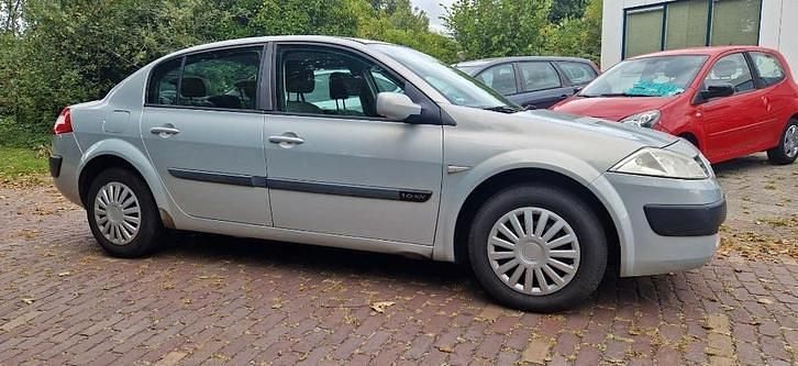 Occasion 2004 Renault Mégane II Sedan | € 675 (Goede deal) - Afbeelding 1/4