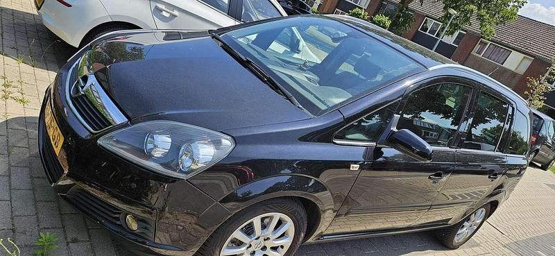 Zwart Gebruikt 2008 Opel Zafira Executive MPV | € 3.000 (Eerlijke prijs) - Afbeelding 1/4