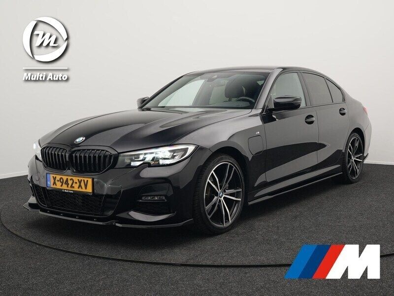 Zwart Gebruikt 2021 BMW 320 Executive Sedan | € 31.440 (Eerlijke prijs) - Afbeelding 1/4