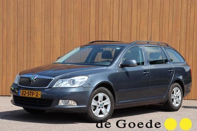 Grijs Gebruikt 2011 Skoda Octavia Business Line Stationwagen | € 3.940 (Eerlijke prijs) - Afbeelding 1/4