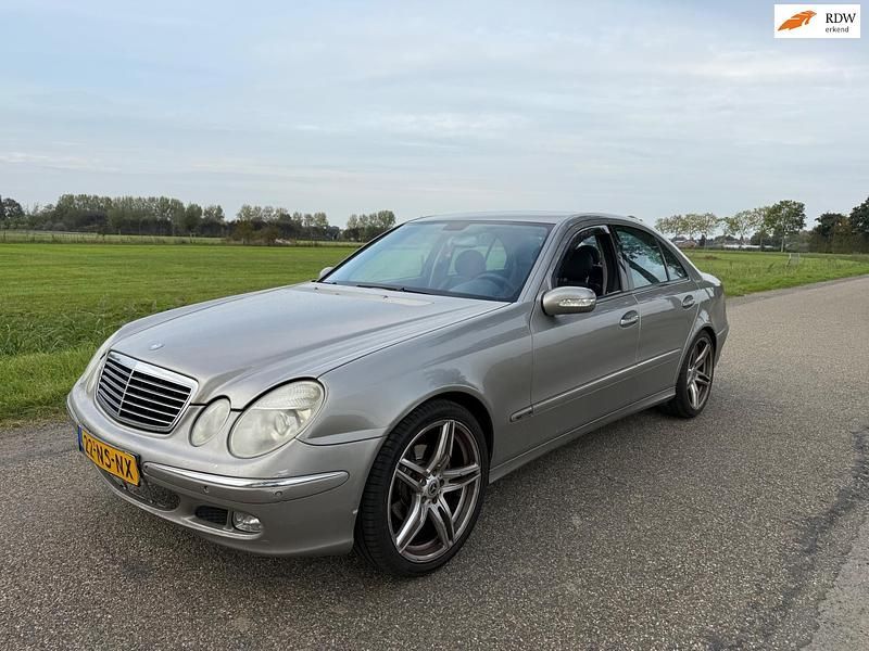 Grijs Gebruikt 2004 Mercedes E320 Avantgarde Sedan | € 2.750 - Afbeelding 1/4
