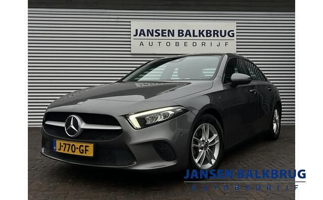 Grijs Gebruikt 2020 Mercedes A200 Business Sedan | € 22.900 (Super prijs) - Afbeelding 1/4
