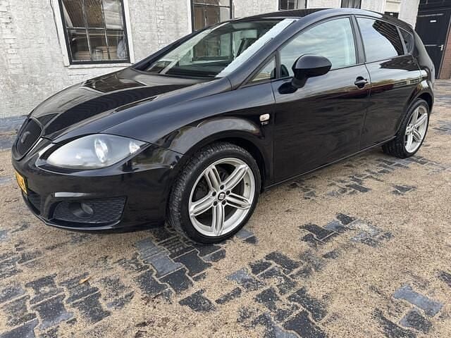 Zwart Gebruikt 2011 Seat Leon Style Hatchback | € 2.500 (Super prijs) - Afbeelding 1/4