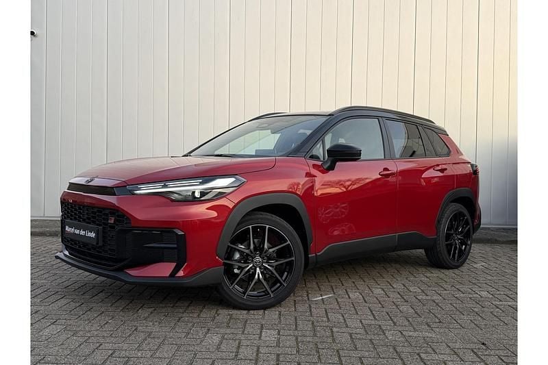 Rood Nieuw 2025 Toyota Corolla Cross Sport SUV | € 50.267 (Duur) - Afbeelding 1/1