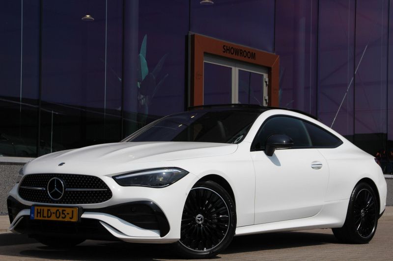 Coupe Gebruikt 2024 Mercedes 200 AMG line Coupé | € 67.900 - Afbeelding 1/4