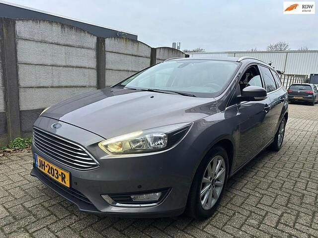 Grijs Occasion 2015 Ford Focus Titanium Stationwagen | € 5.499 (Eerlijke prijs) - Afbeelding 1/4